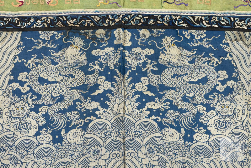 A large silk altar cover, - 图4